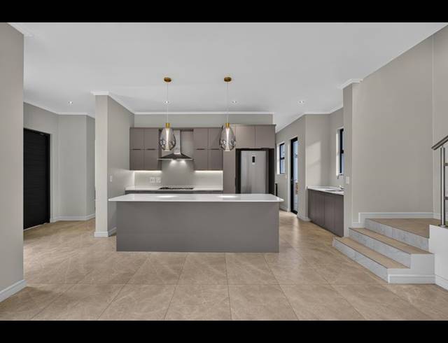 4 BEDROOM TOWNHOUSE FOR SALE IN BRYANSTON